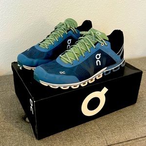 On Running Cloudflow Size 12 Men Preowned Good Condition. Lake / Fern Color